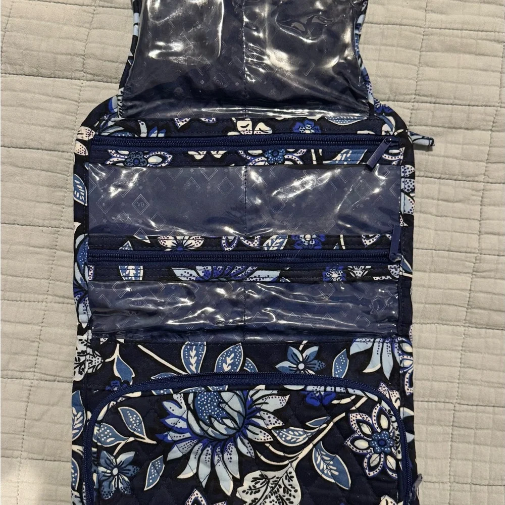 Vera Bradley Floral Quilted Bag in Blue/ bathroom organizer